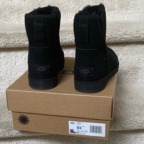 UGG Shoes - NWT/ UGG CORY11/WOMEN/GENUINE/SHEARLING LINED BOOTS/BLACK/SIZE 6.5